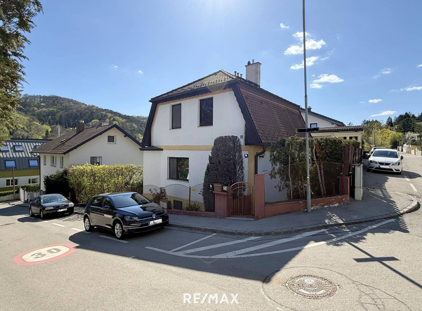 Charmantes Mehrfamilienhaus mit Garten und Garage am Stadtrand
