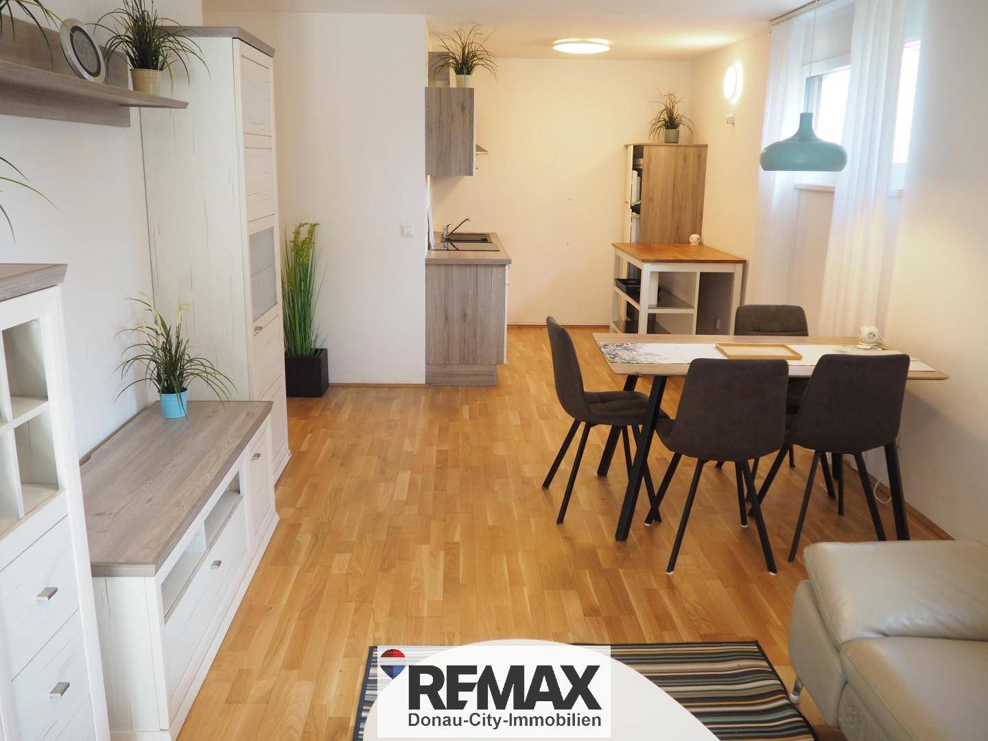 Bright 3 room apartment with south balcony near Badeteich Hirschstetten