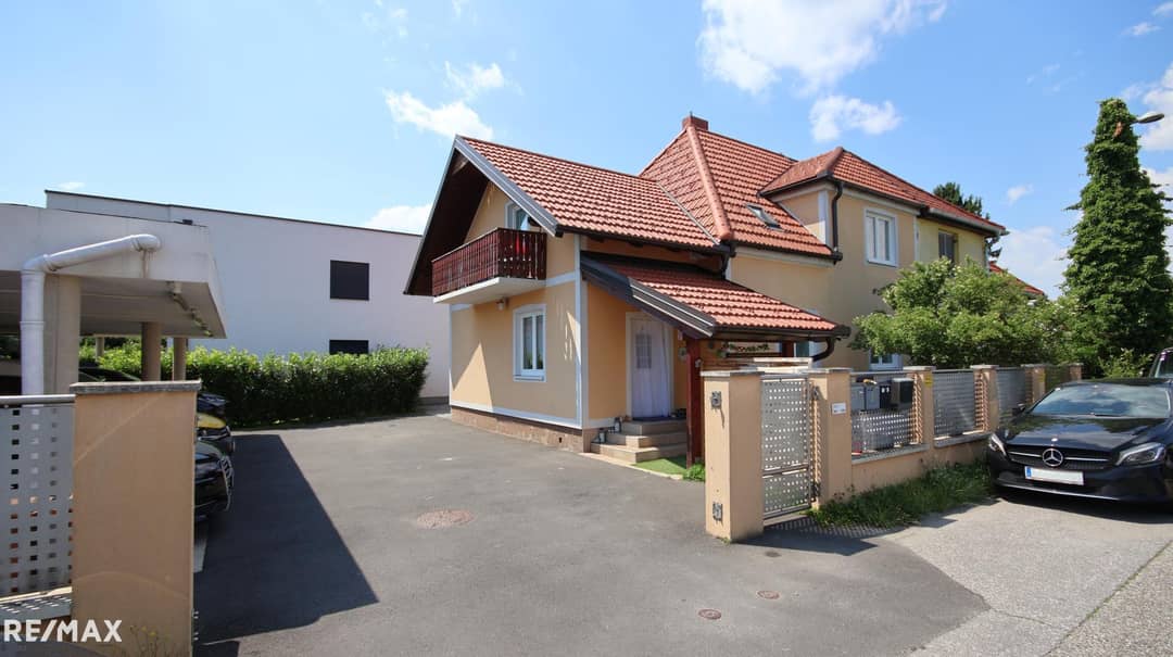 Doppelhaushälfte mit Garten Terrasse und Balkon in Sackgassenlage