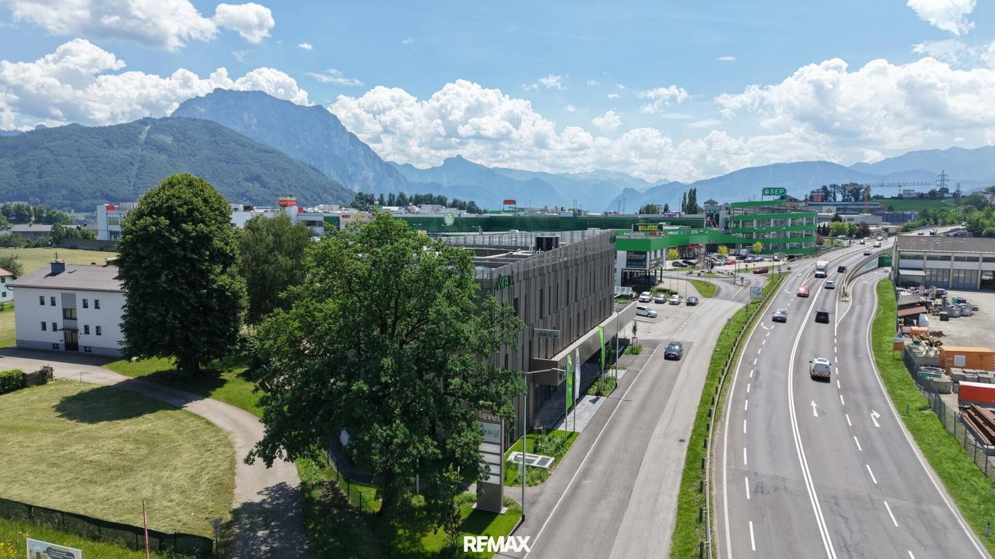 Bürohaus mit Atrium und Tiefgarage in zentraler Lage