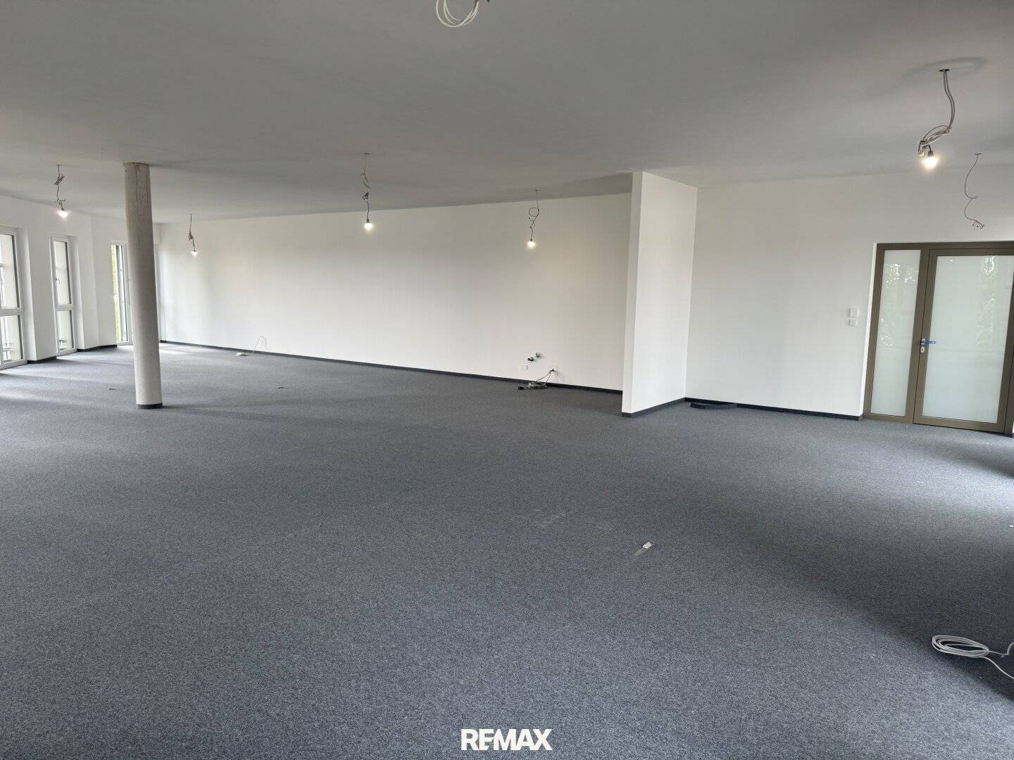 Bürohaus mit Atrium und Tiefgarage in zentraler Lage