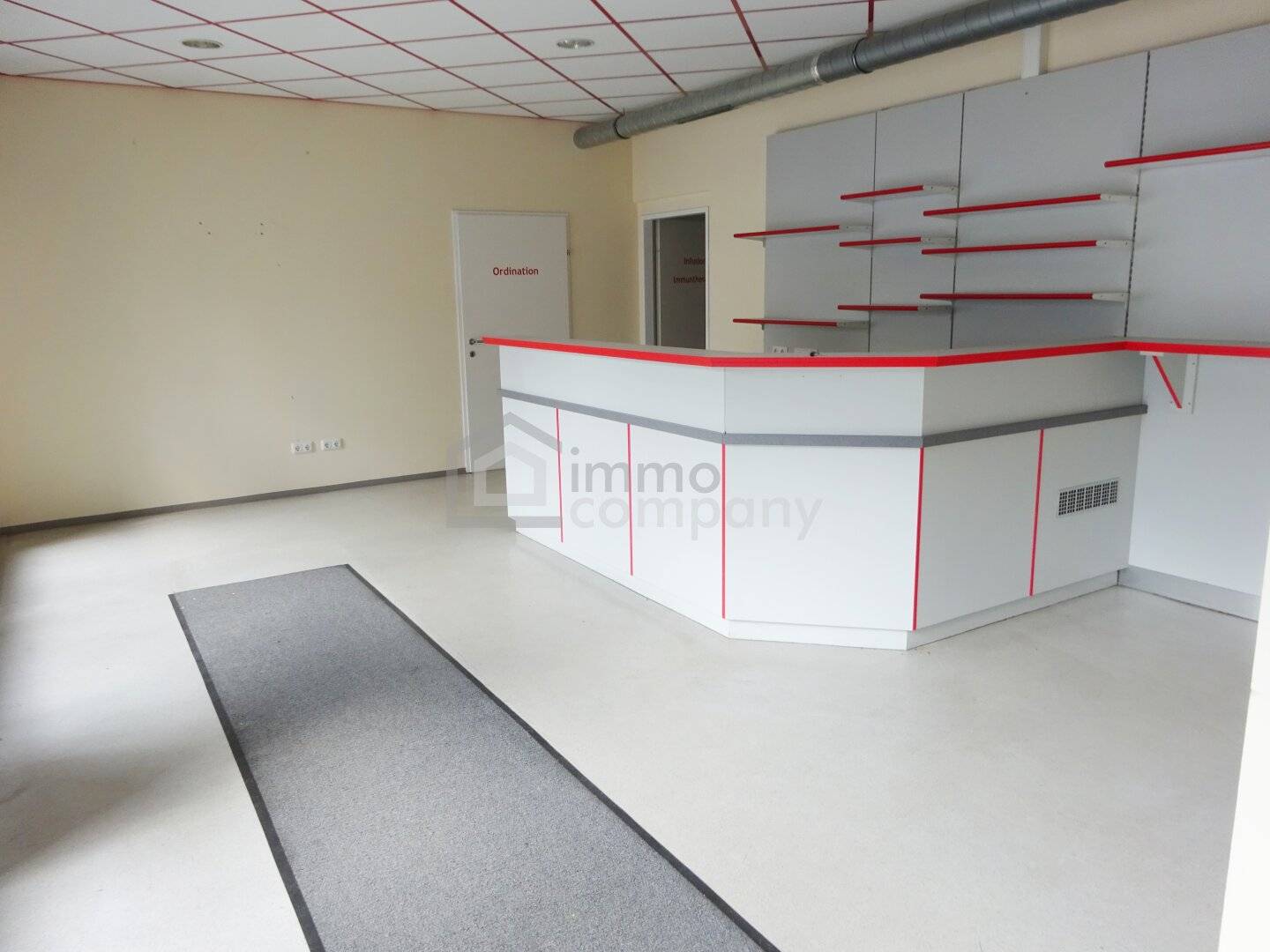 Einfamilienhaus mit Garten Pool und Terrasse