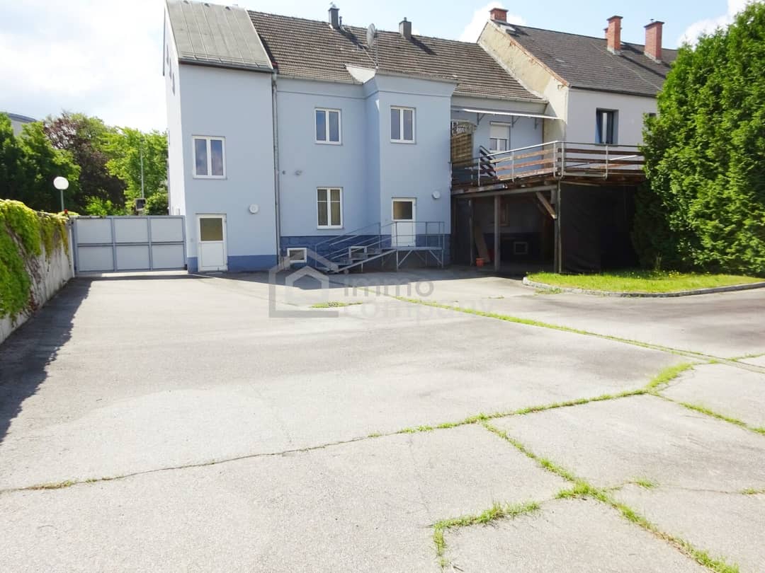 Einfamilienhaus mit Garten Pool und Terrasse