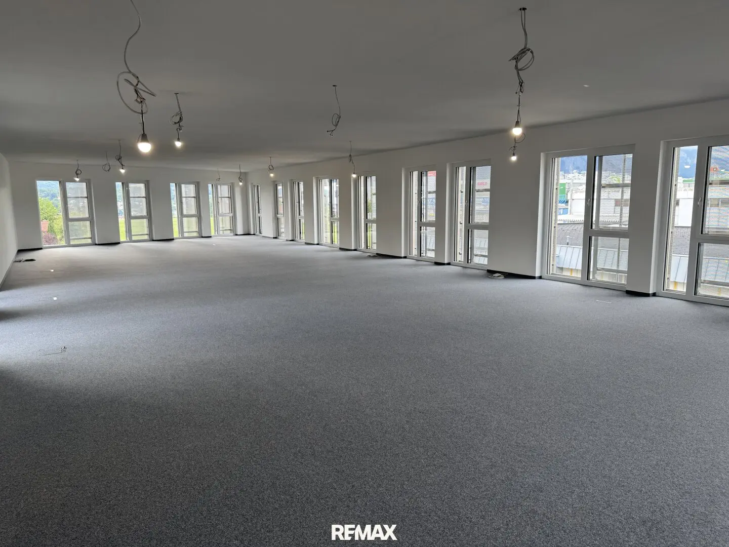 Barrier-Free Large Office with Atrium and Underground Parking