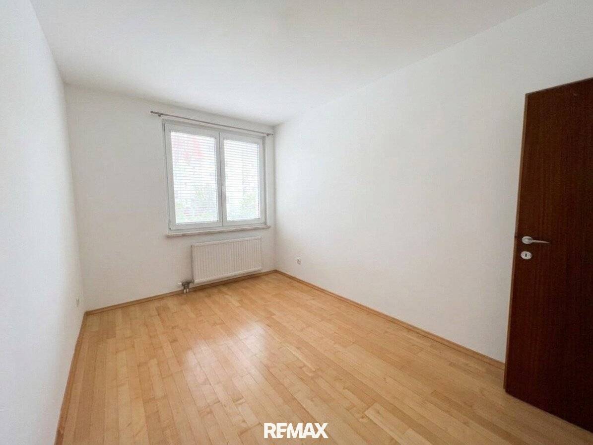 Family apartment with balcony in quiet courtyard setting