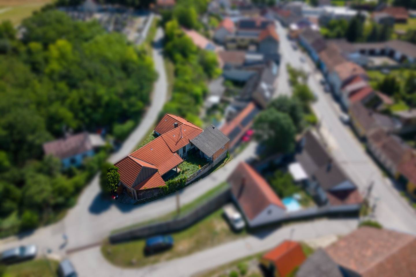Ruhiges Haus mit Gartengrundstück und Abstellräumen