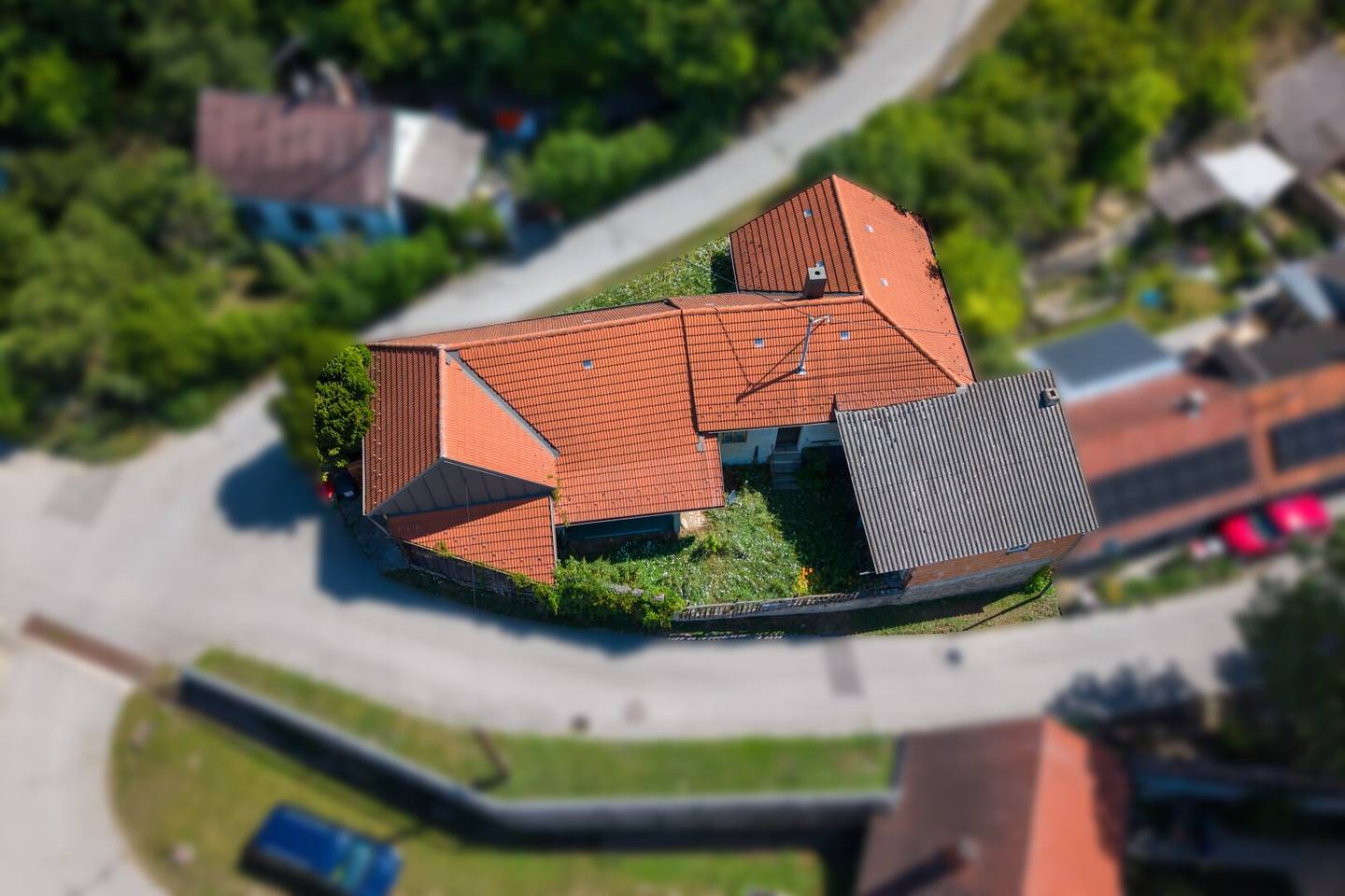 Ruhiges Haus mit Gartengrundstück und Abstellräumen