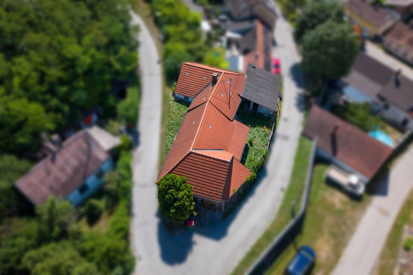 Ruhiges Haus mit Gartengrundstück und Abstellräumen