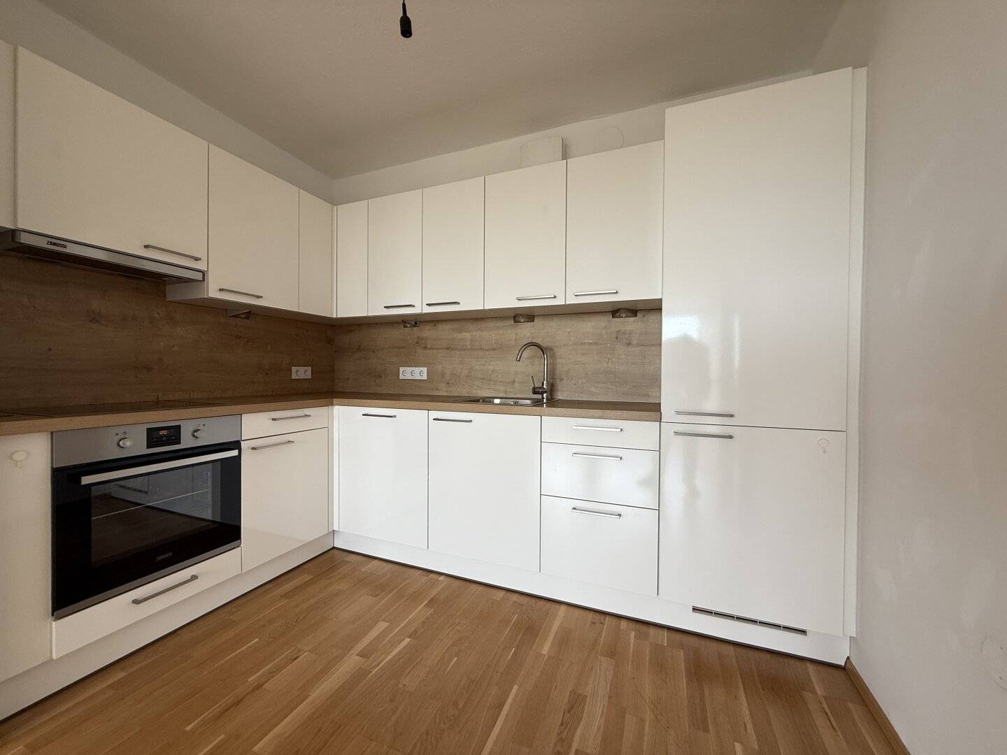 Living by the Water | Two-room apartment with fitted kitchen and direct water view
