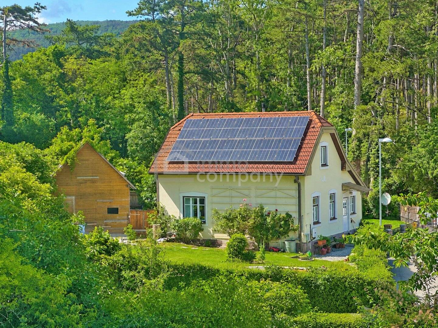 Charming country house with solar power system and swimming pond
