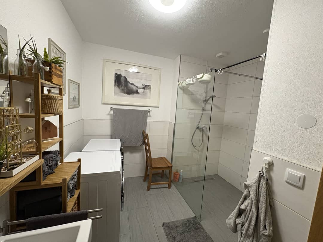Neubauwohnung mit großer Terrasse und Bergblick
