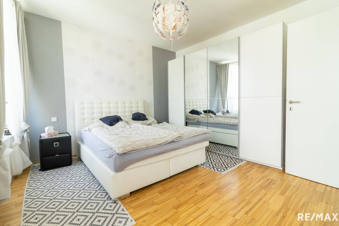 Bright apartment with sunny loggia in the center