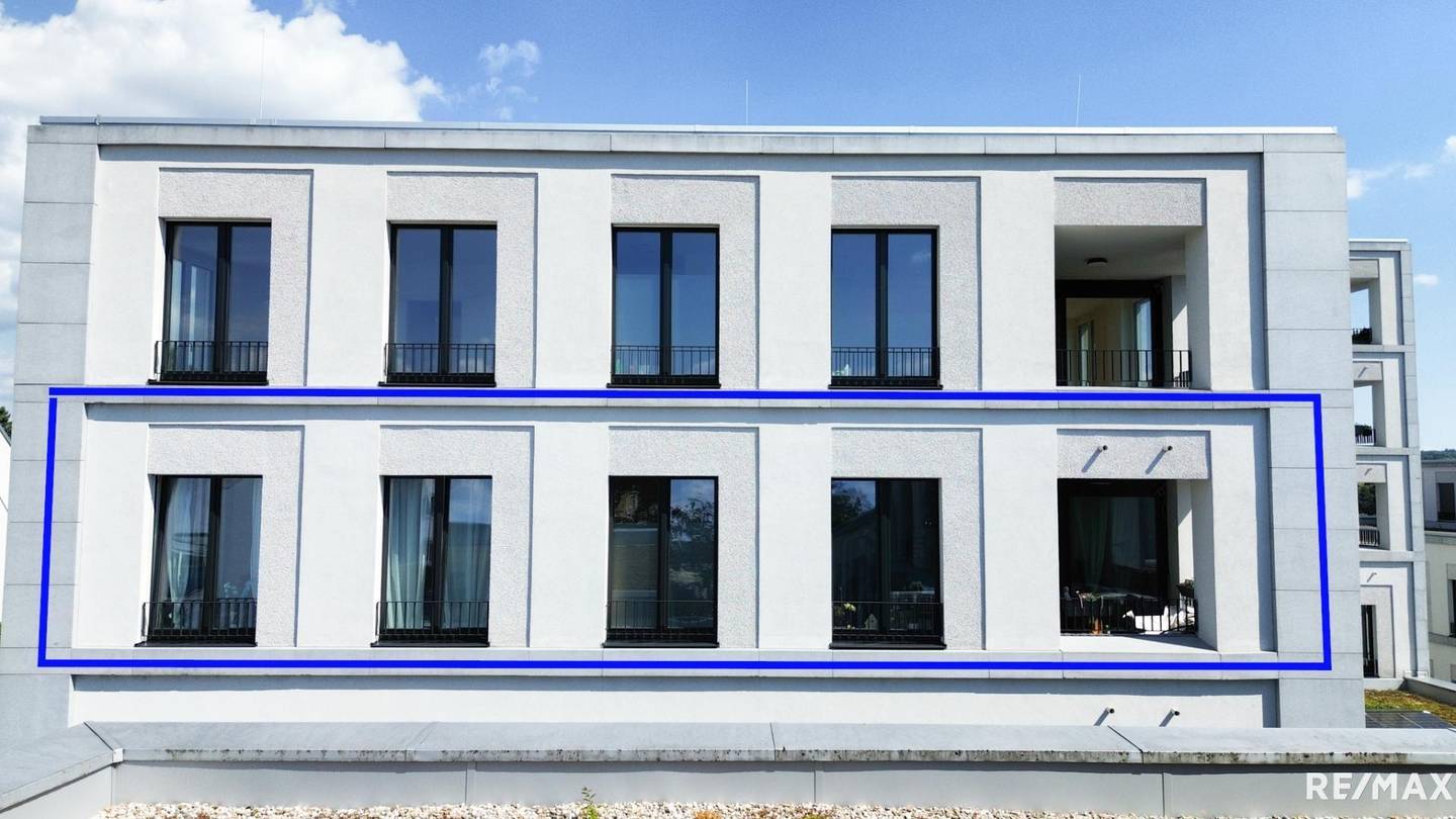 Bright apartment with sunny loggia in the center