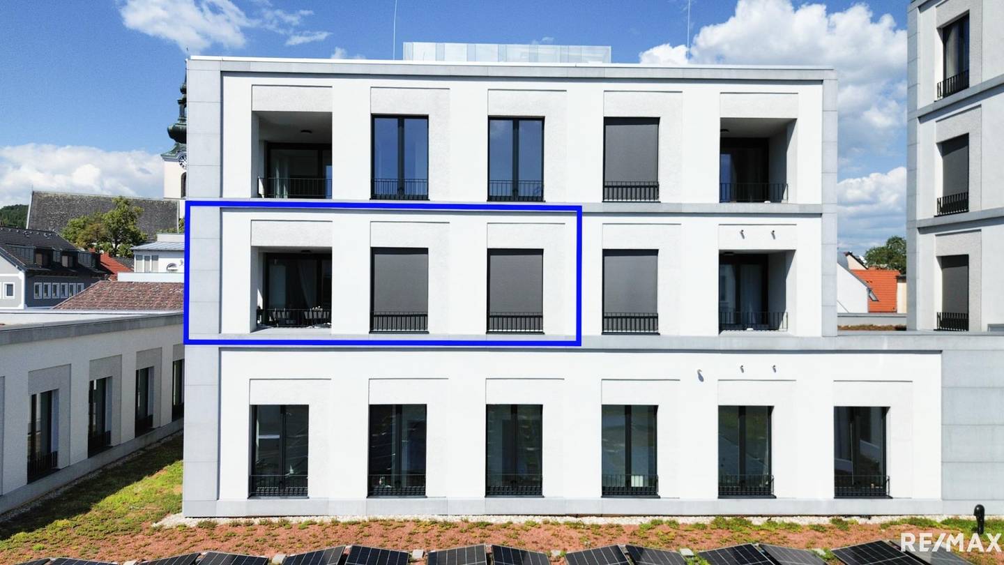 Bright apartment with sunny loggia in the center
