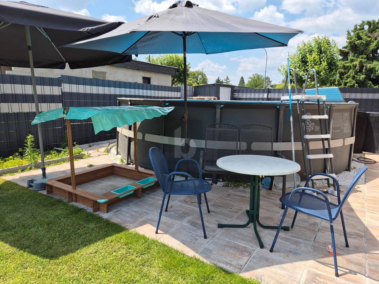 Gartenparadies mit Pool und Außenküche Wohnung