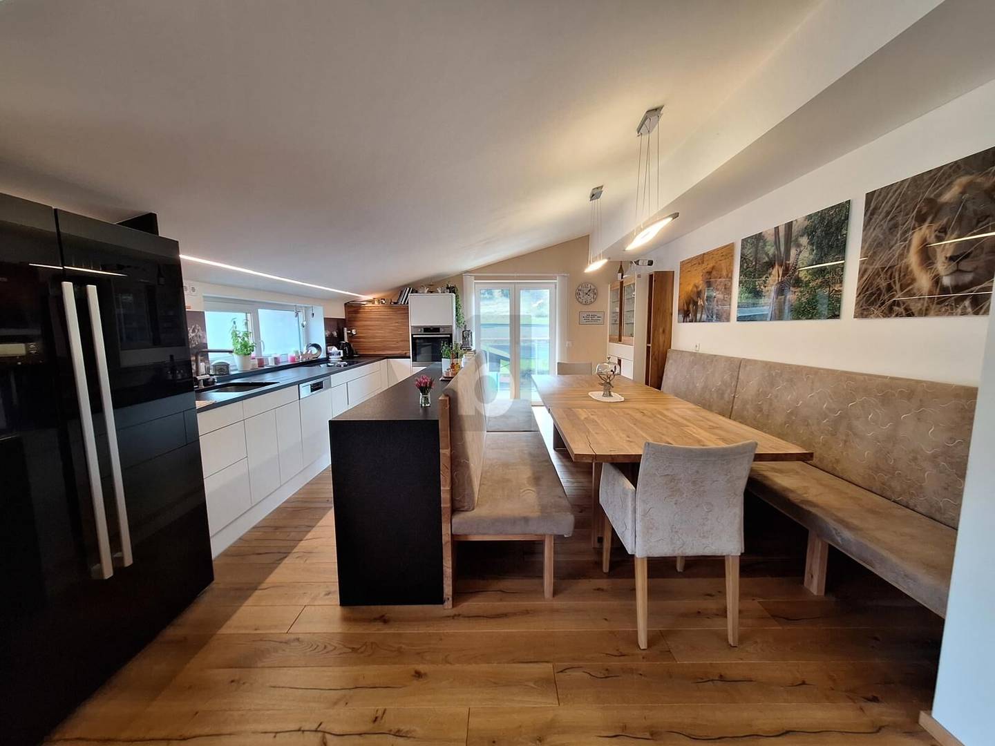 Barrierefreies Penthouse mit blickgeschützter Dachterrasse und Aufzug