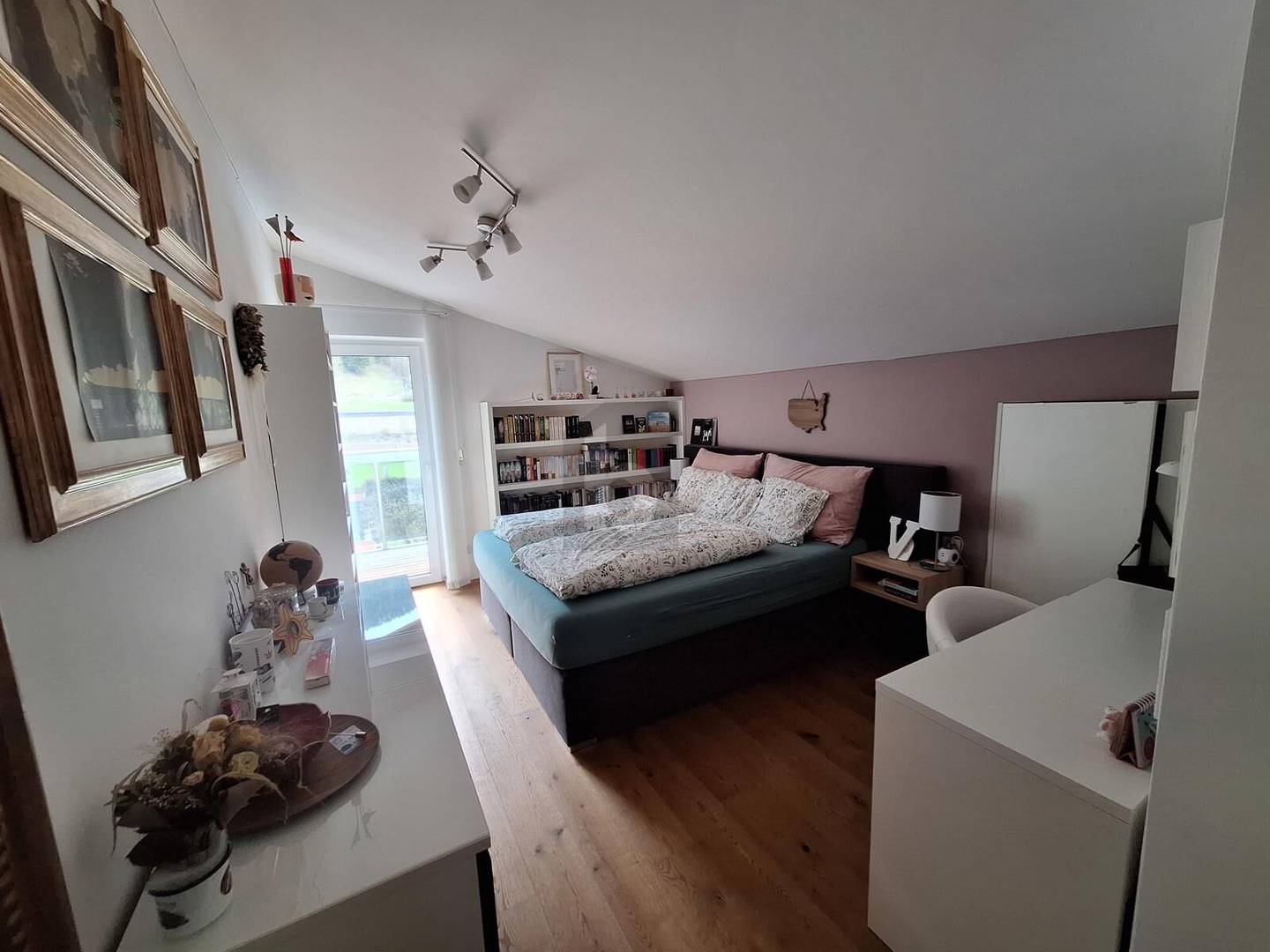 Barrierefreies Penthouse mit blickgeschützter Dachterrasse und Aufzug