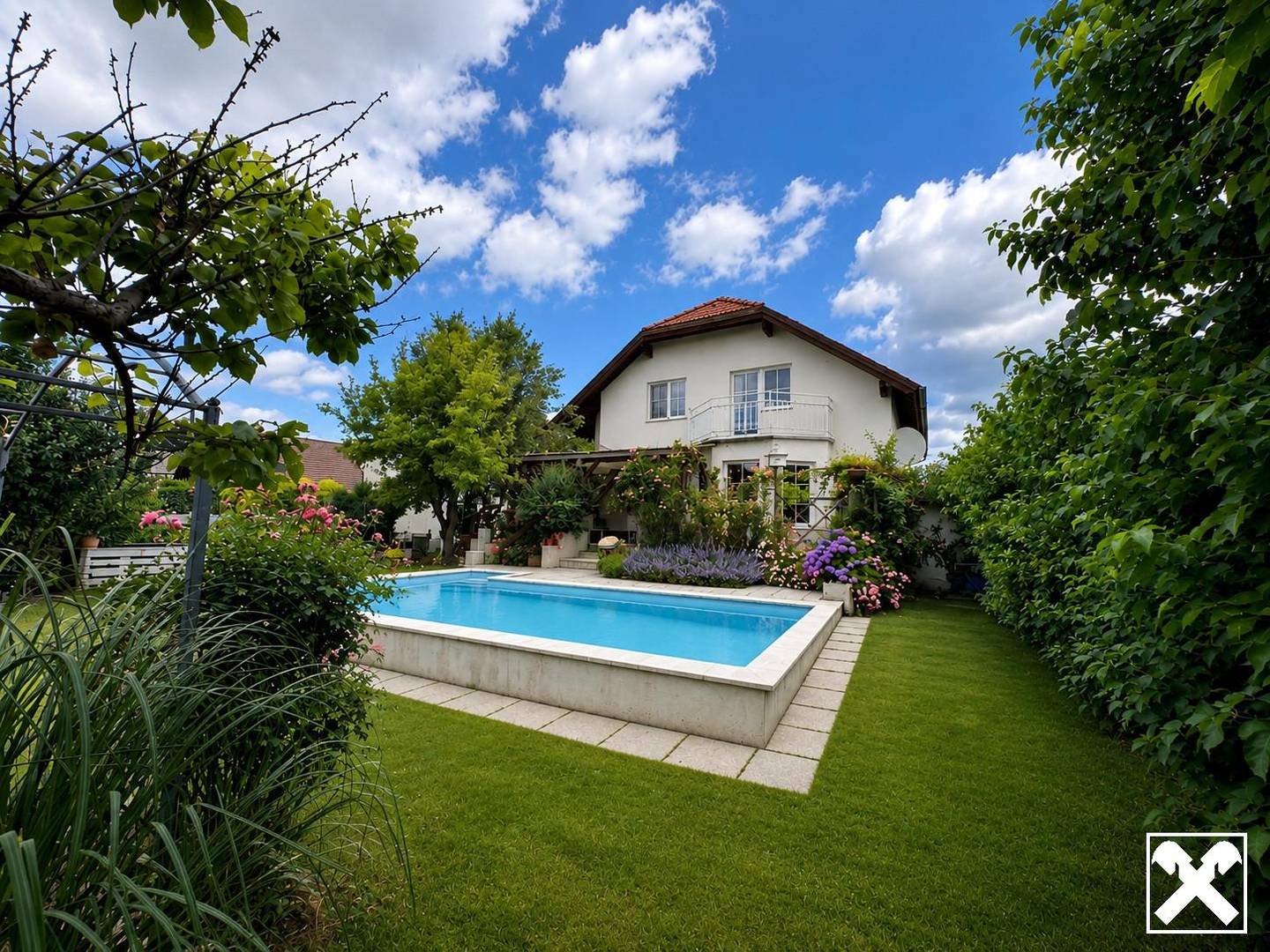 Well-maintained family house with garden and terrace in Aspern