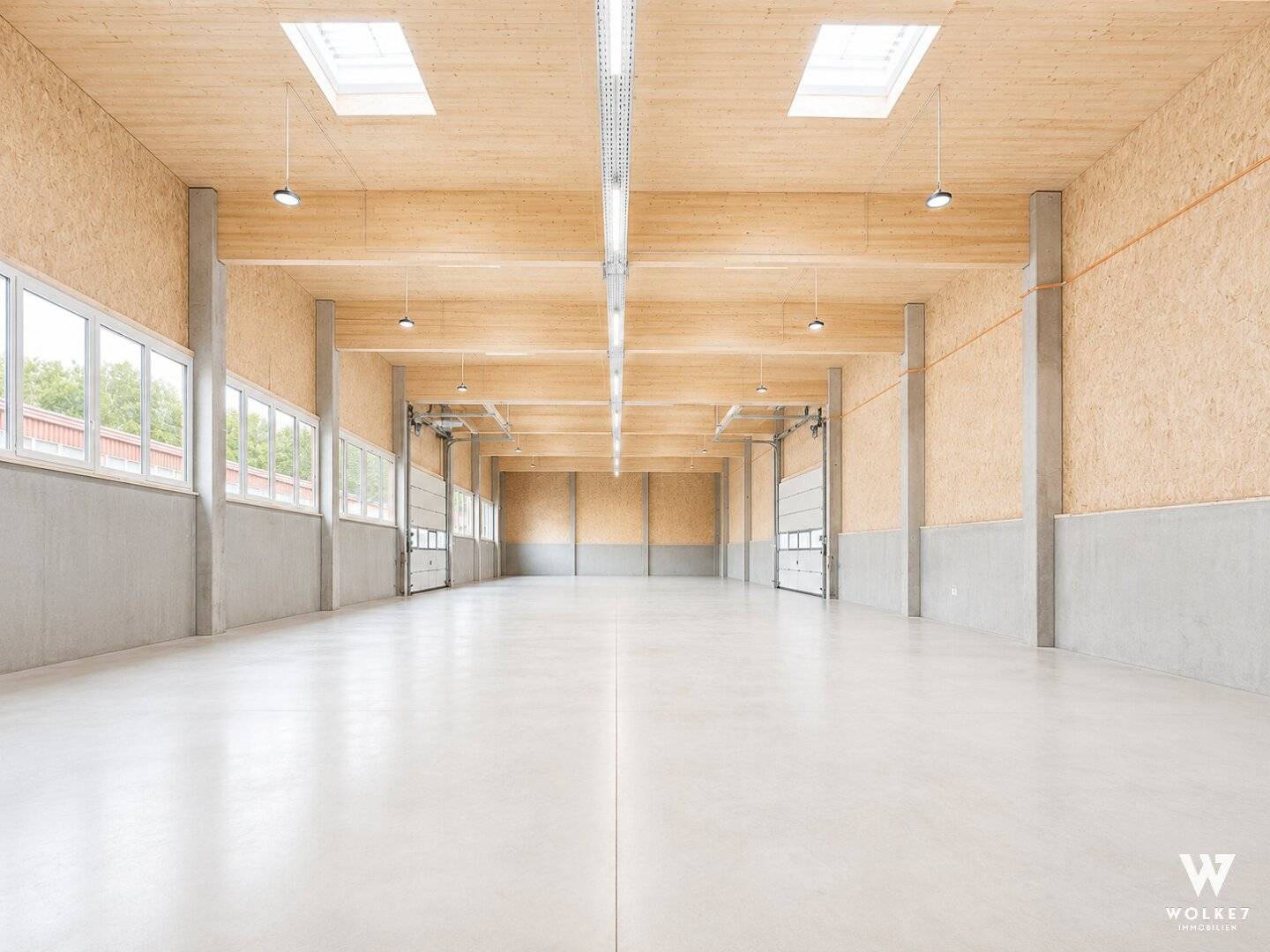 Gewerbeimmobilie mit moderner Halle und Büroflächen