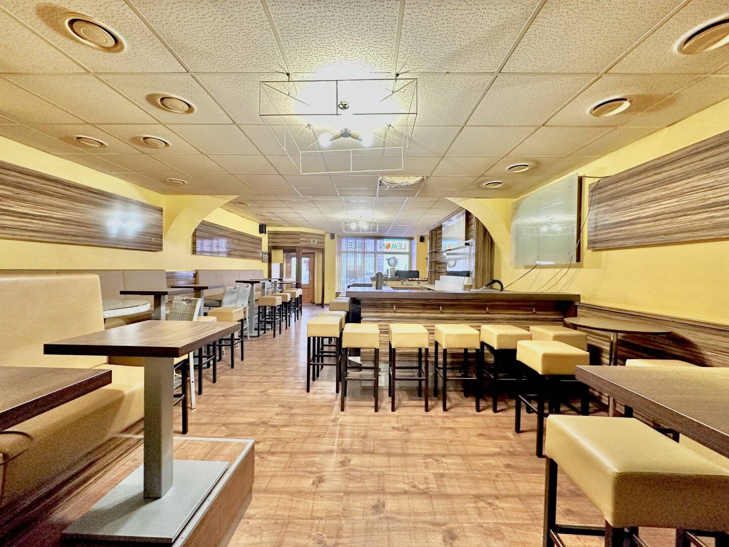 Gastroimmobilie im Zentrum | Vollausgestattete Bar | Gastgarten | Nahegelegene Parkmöglichkeiten