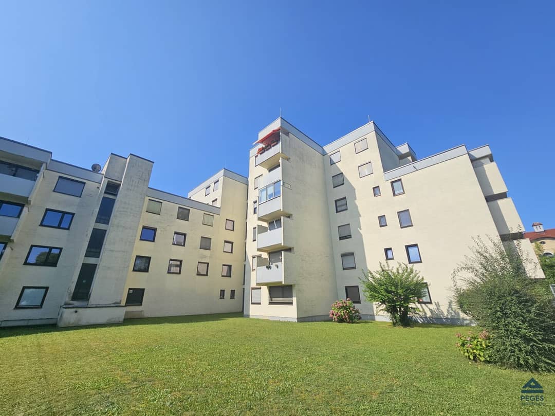 Helle 5 Zimmer Wohnung mit Balkonen und Tiefgarage