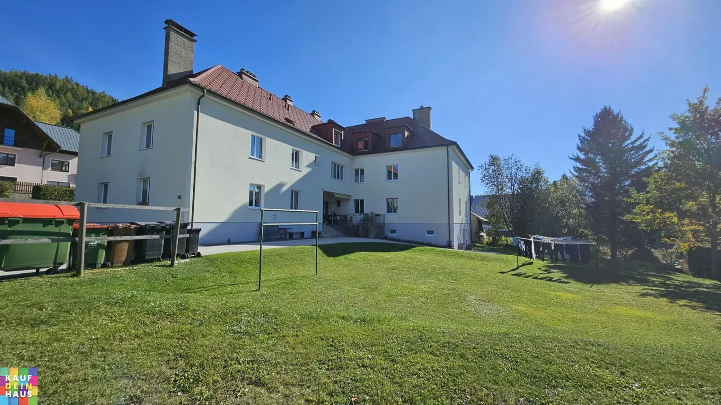 Apartment with excellent transport links and nearby amenities
