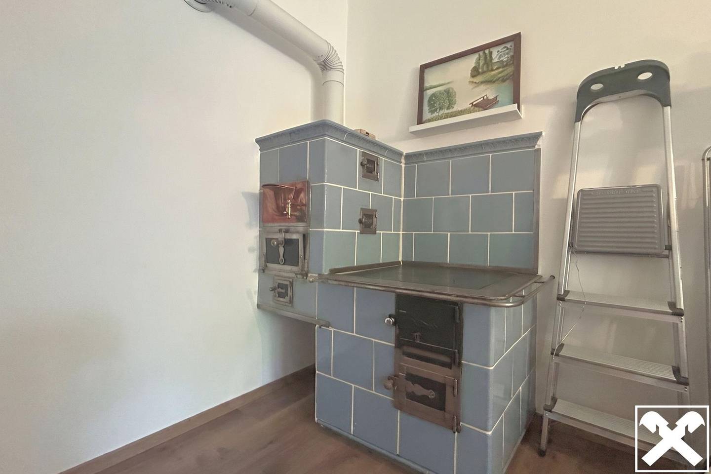 Charmingly modernised period apartment with courtyard and garden
