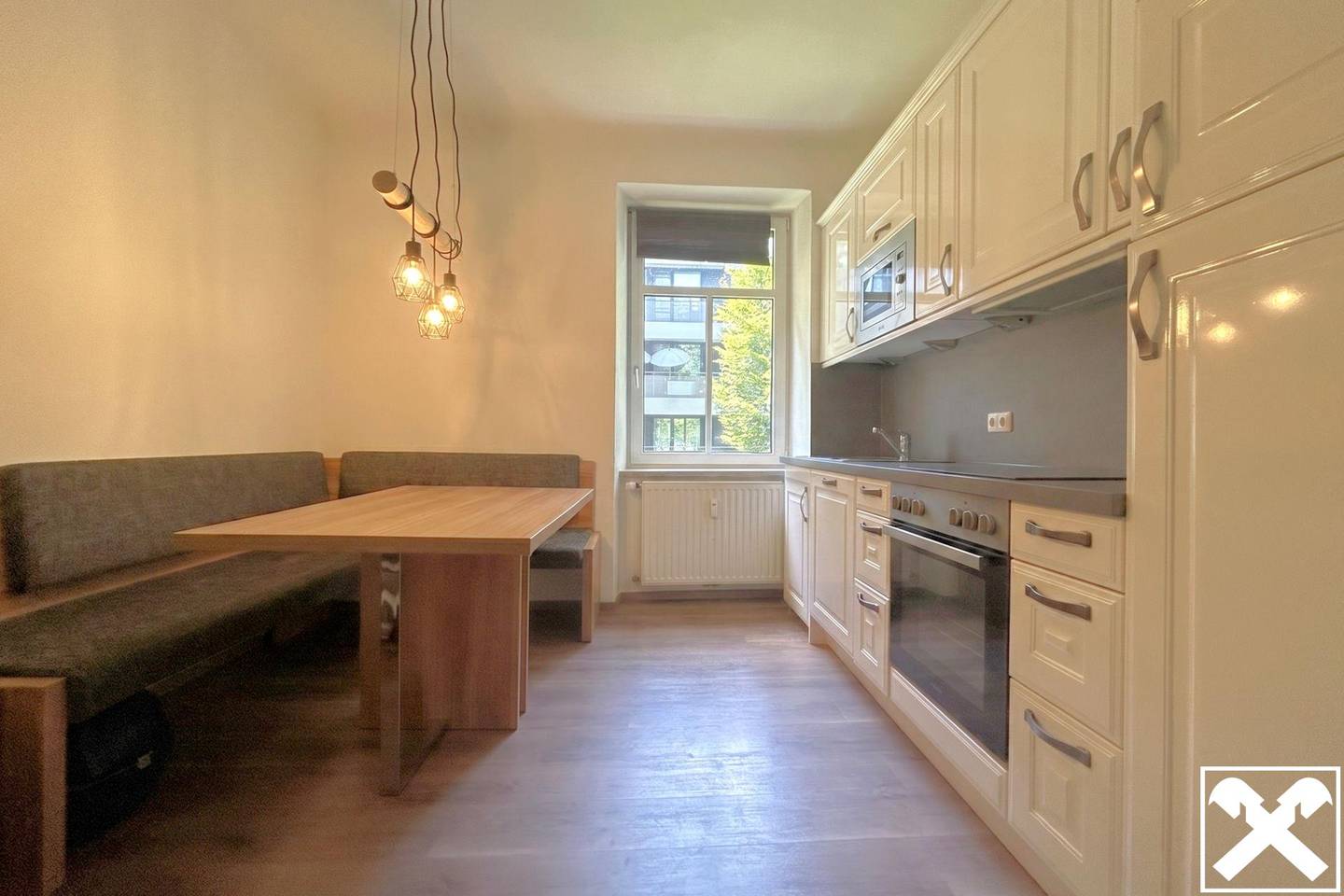 Charmingly modernised period apartment with courtyard and garden