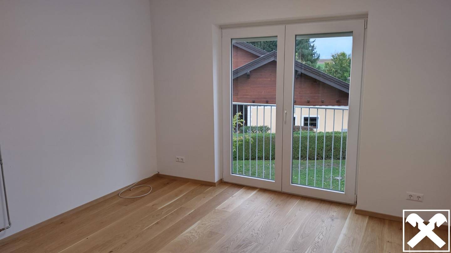 Mehrfamilienhaus mit Balkonen und Garten in Wernberg
