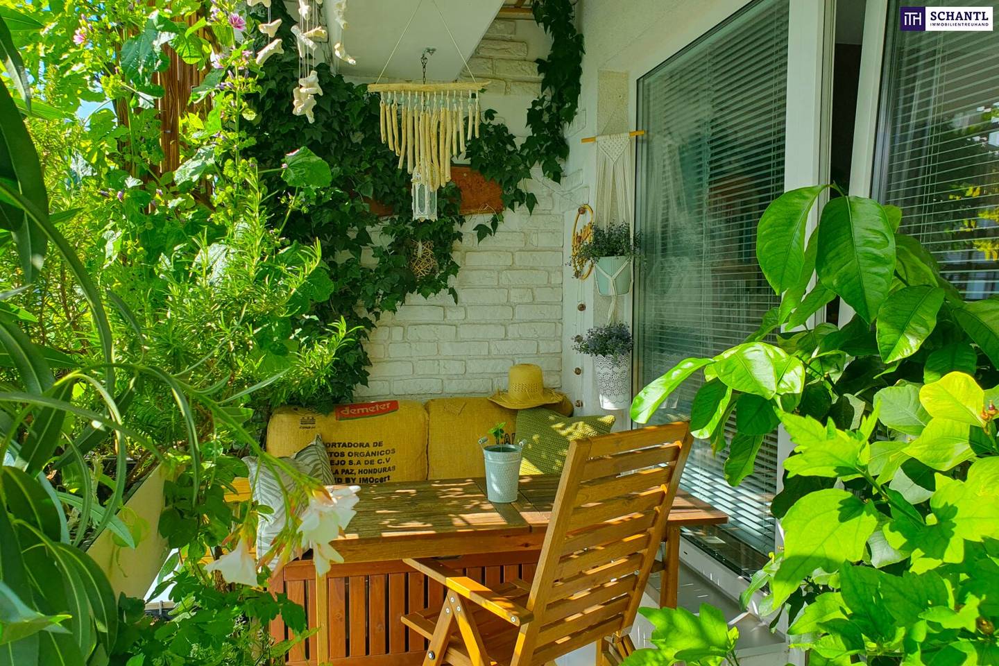 Apartment with three loggias and fitted kitchen in popular location