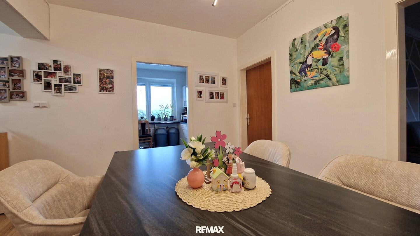 Helle Wohnung mit Loggia und Garage in zentraler Lage