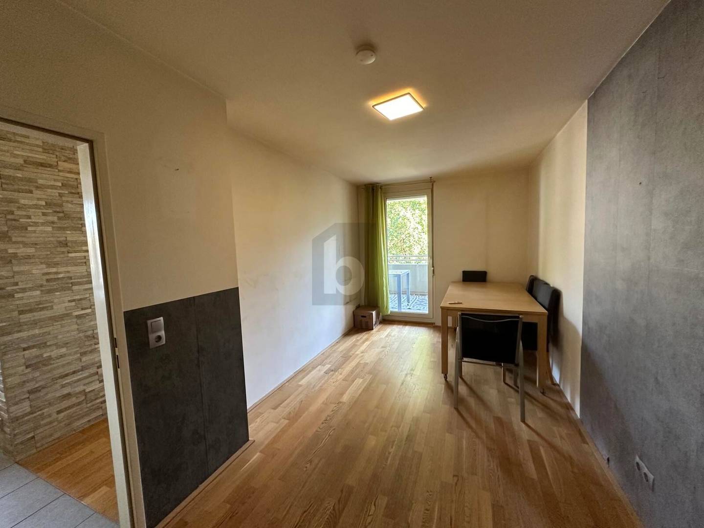 Helle Wohnung mit großer Wohnküche und großzügigem Balkon