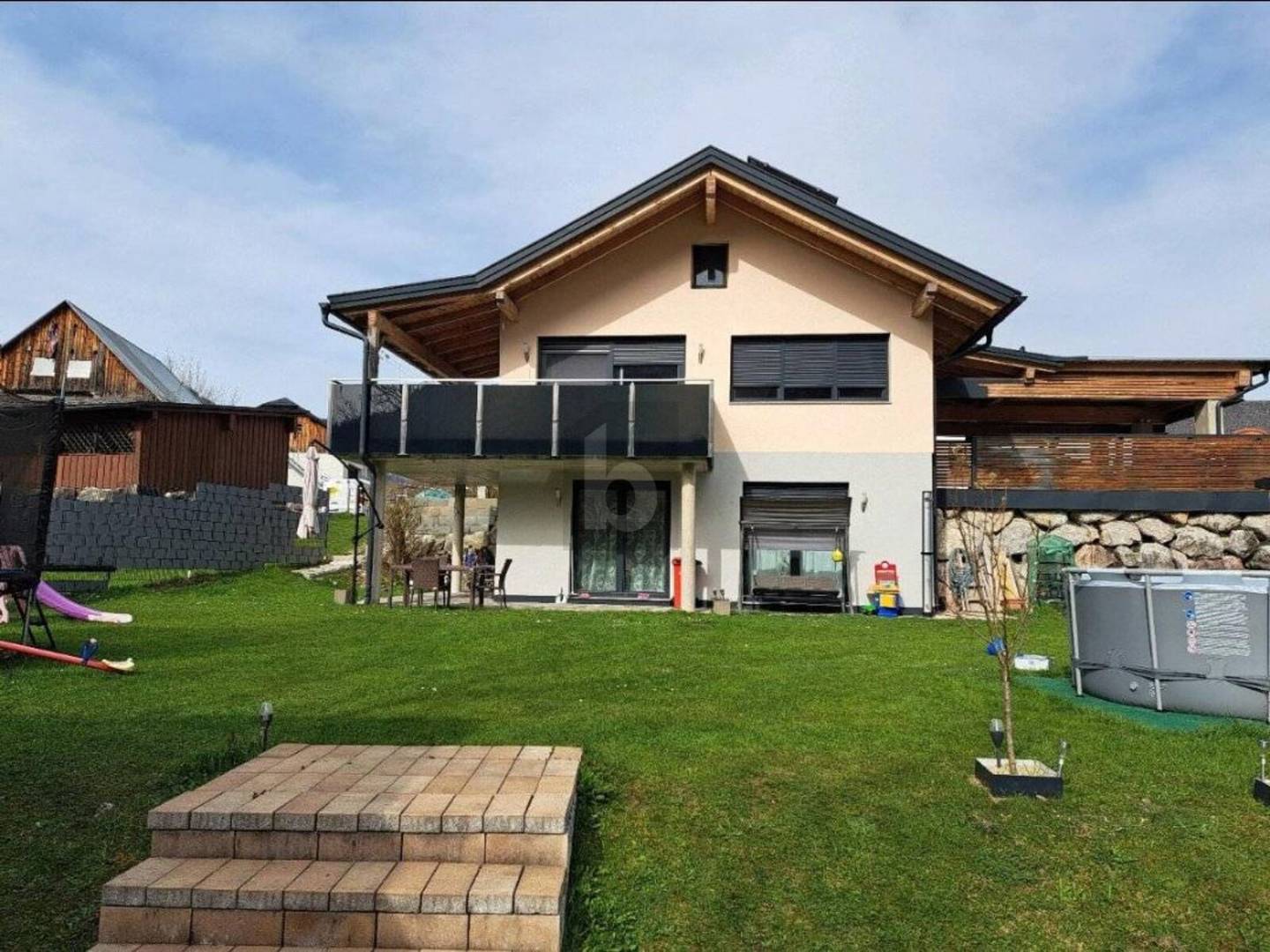 Energieeffizientes Wohnen in Hanglage Familienwohnung