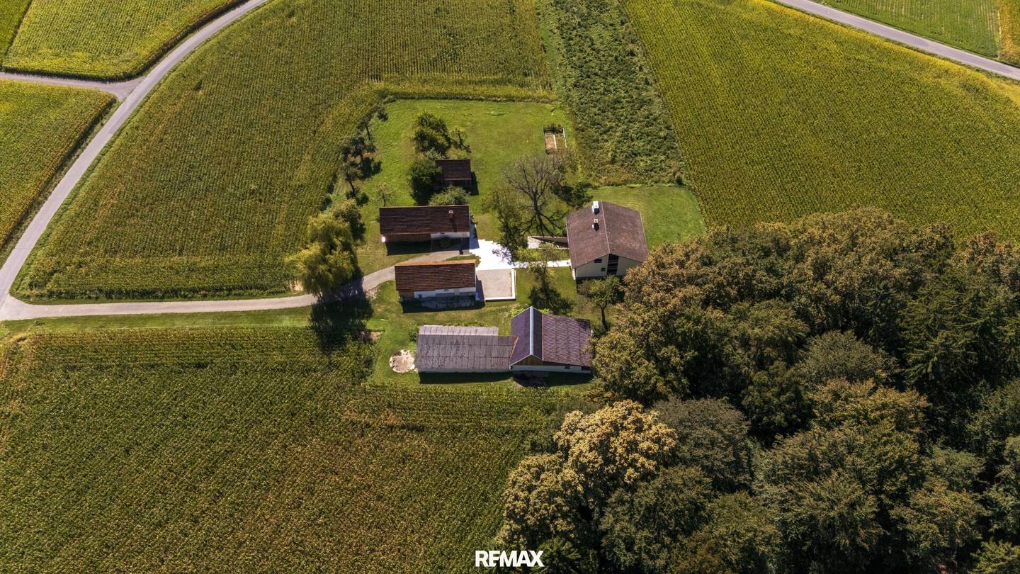 Charmantes landwirtschaftliches Anwesen in Alleinlage mit Nebengebäuden