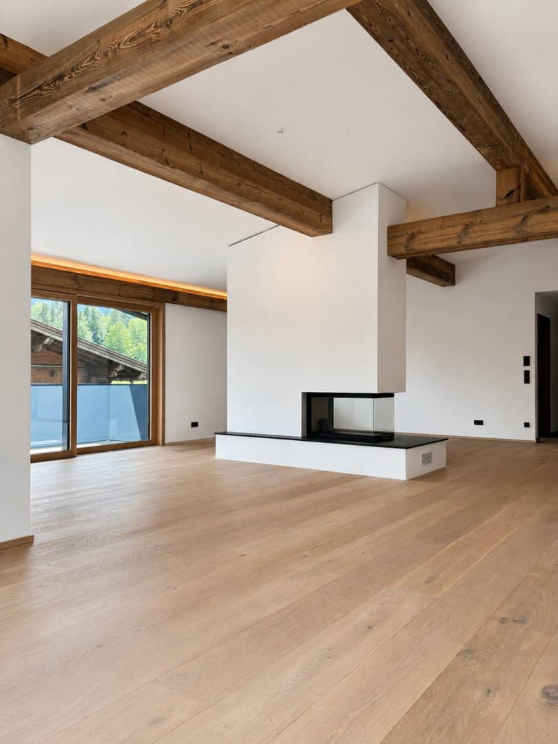 Dachgeschosswohnung mit Kamin Balkon und Bergblick