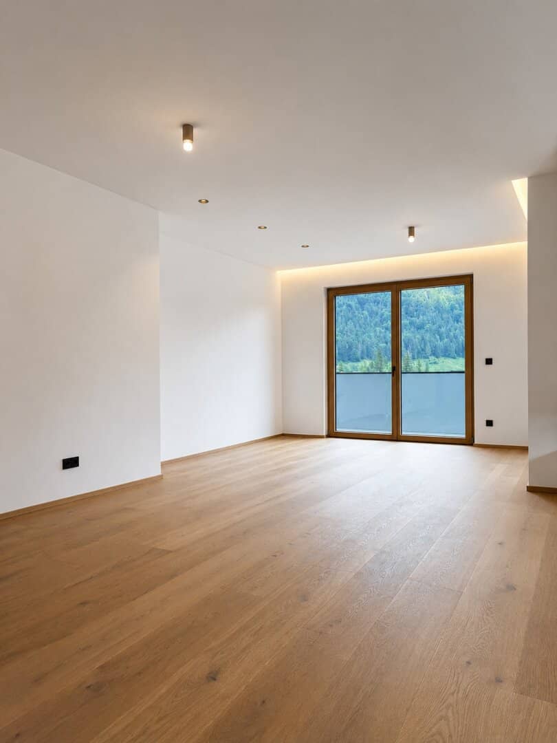 Neubauwohnung mit Balkon und Bergblick
