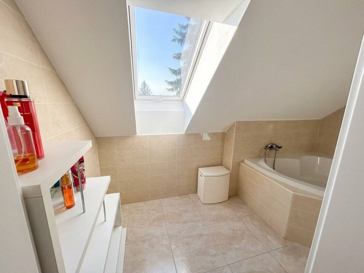 Helle Wohnung mit sonnigem Balkon und Lift