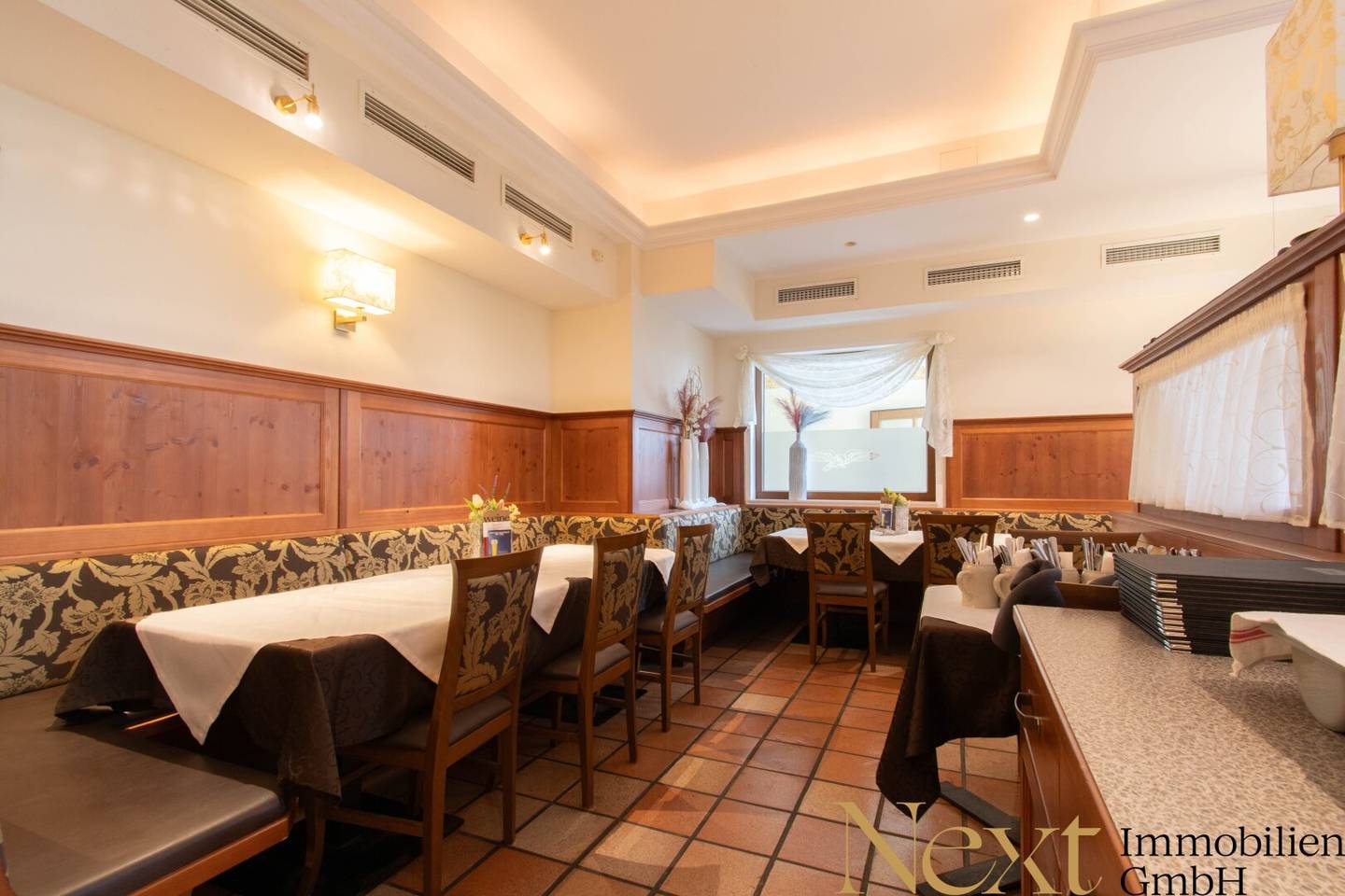 Charming Gastropub with Garden Patio in Urfahr