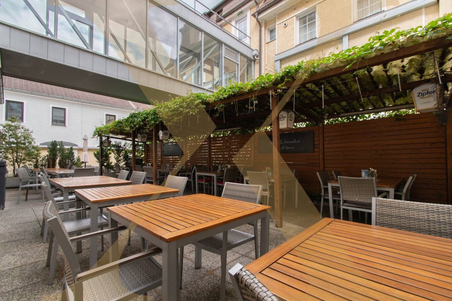 Charming Gastropub with Garden Patio in Urfahr