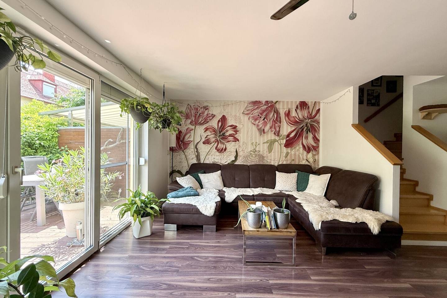 Plenty of space and even more potential: Row house including garage space near Hirschstettner Badeteich