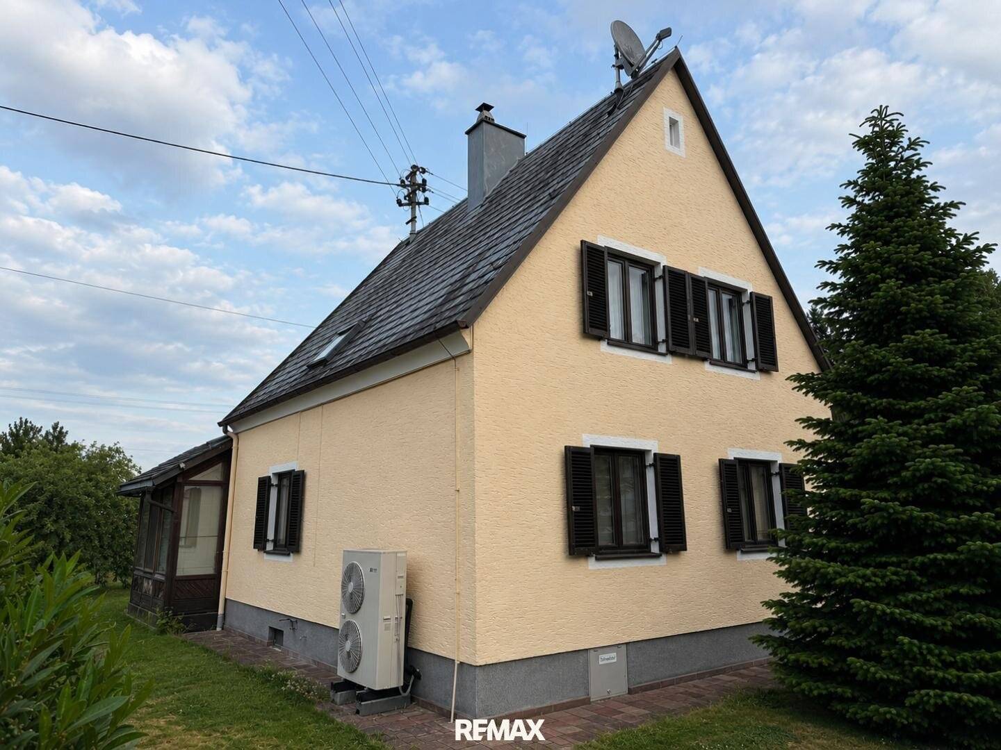 Einfamilienhaus mit Wintergarten und Luftwärmepumpe in ruhiger Lage