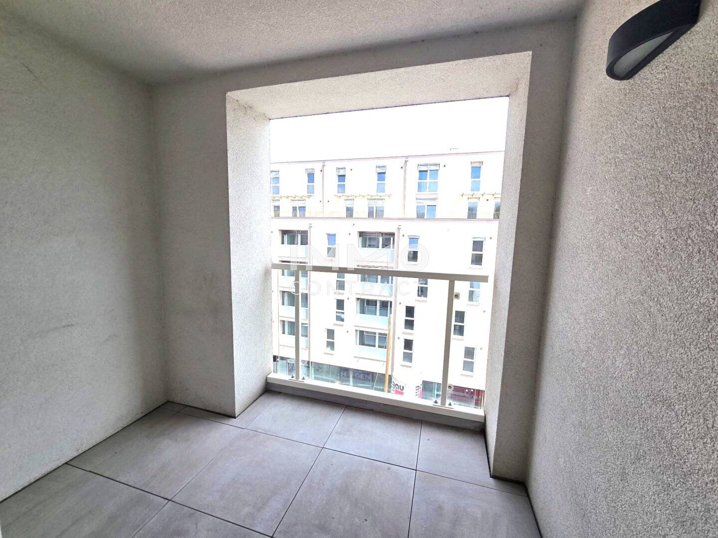Helle Wohnung mit Loggia und Einbauküche in zentraler Lage