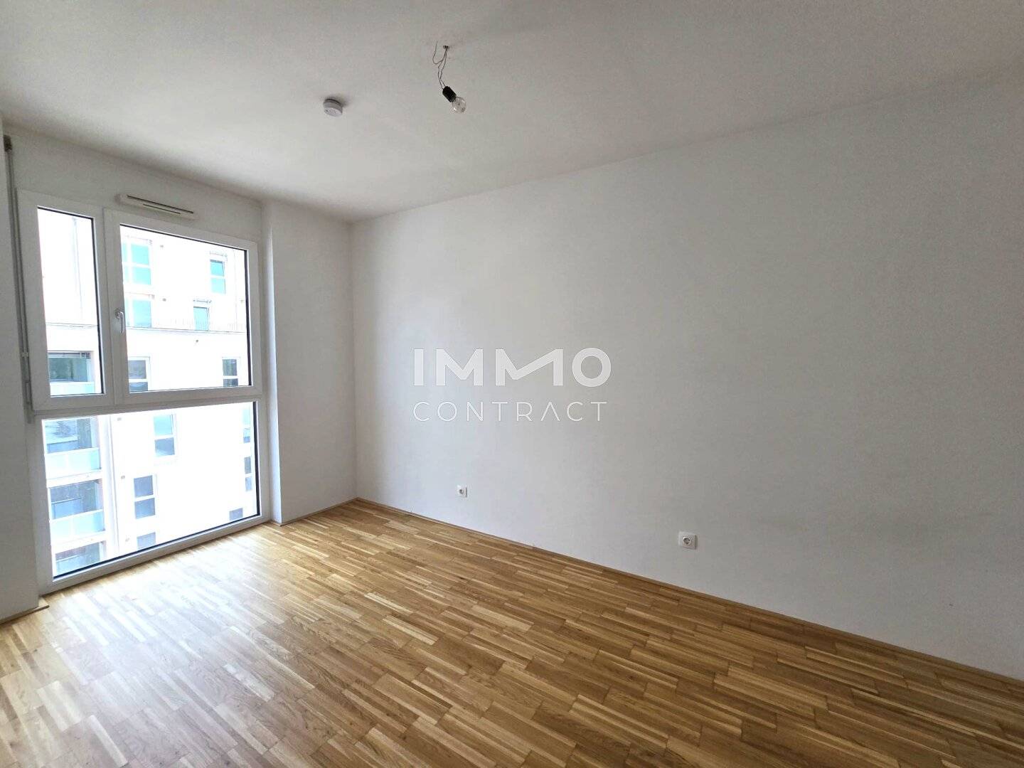 Helle Wohnung mit Loggia und Einbauküche in zentraler Lage