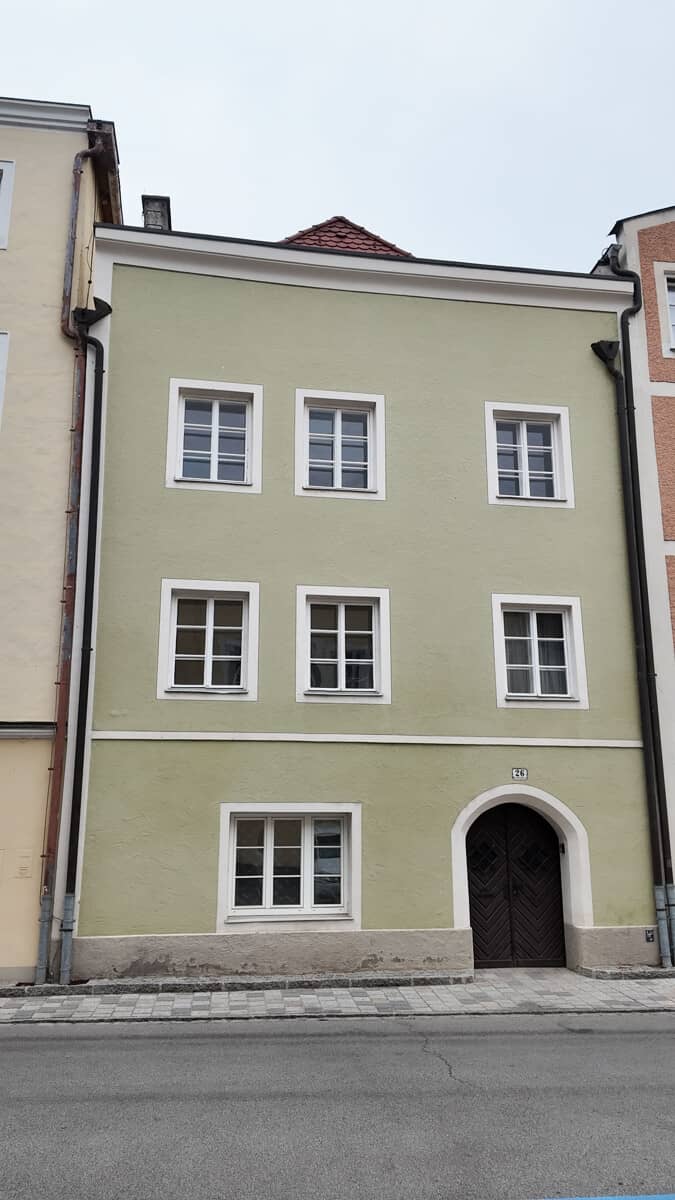 Gepflegtes Stadthaus mit Garten und Parkettböden
