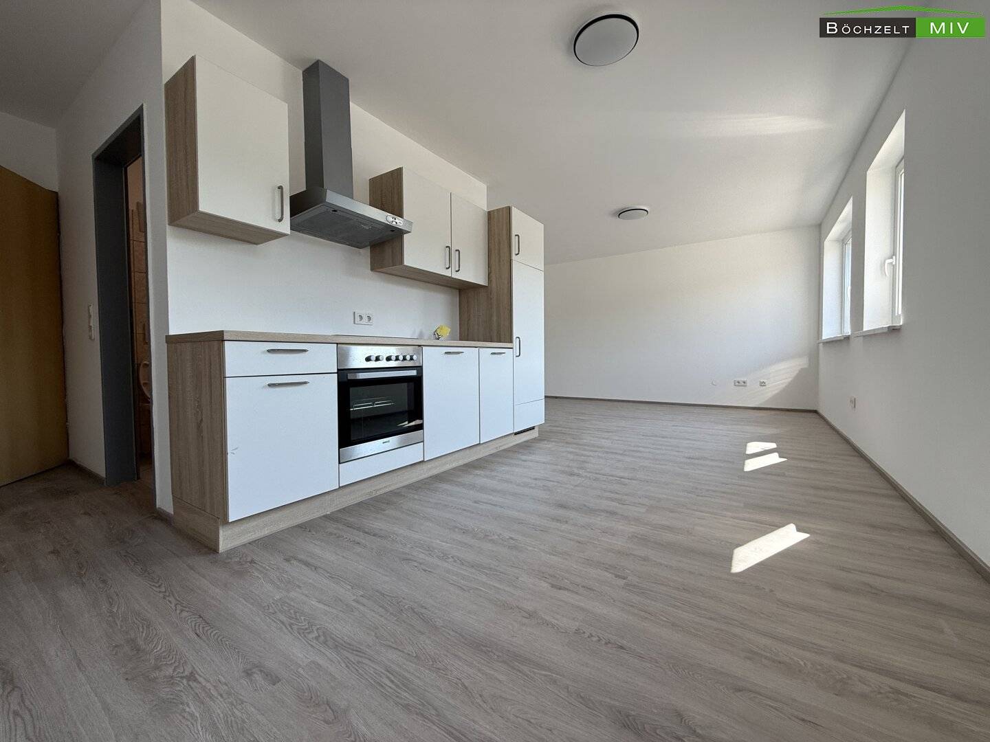 Modern ground floor office space with tea kitchen and parking