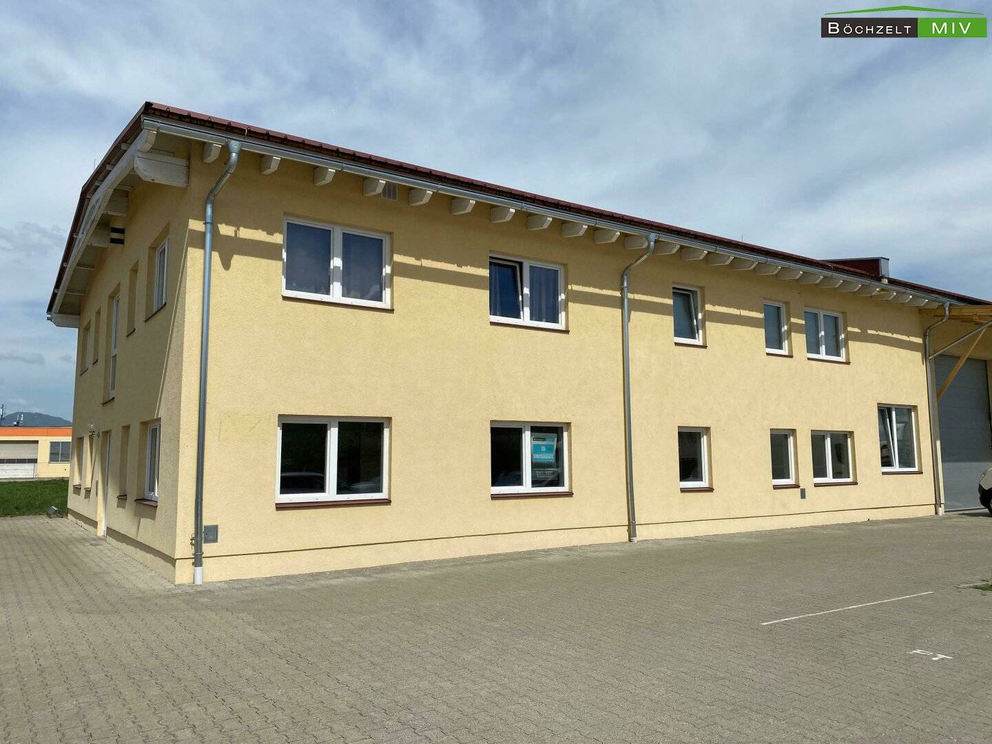 Modern ground floor office space with tea kitchen and parking