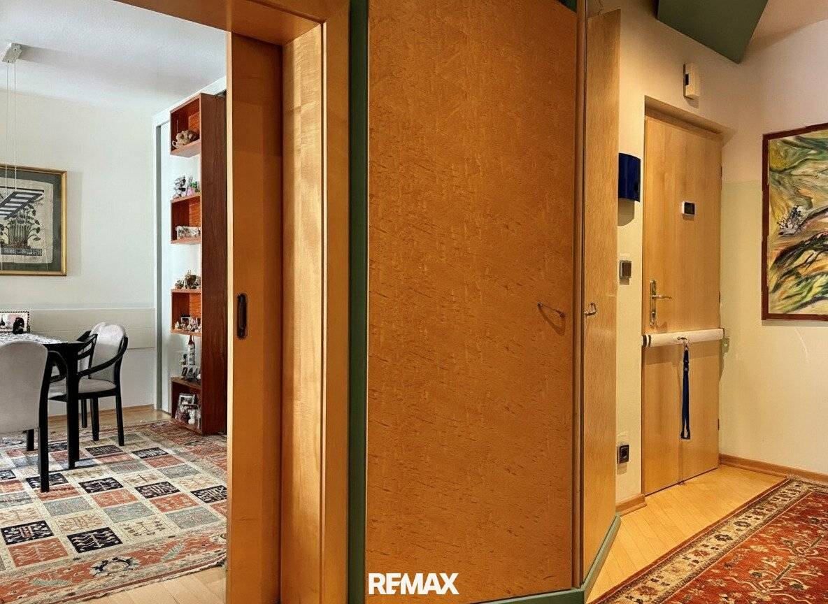 Well-maintained apartment with loggia and green views