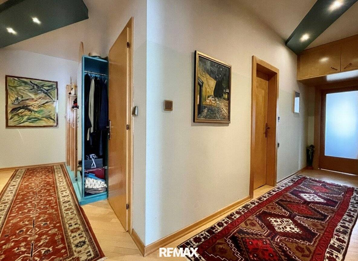 Well-maintained apartment with loggia and green views