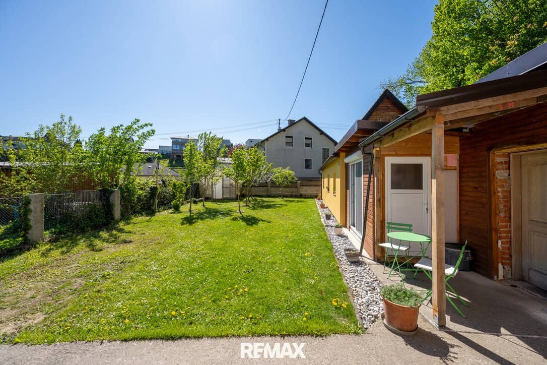 Zwei sanierte Häuser mit Garten Wintergarten und Stellplätzen