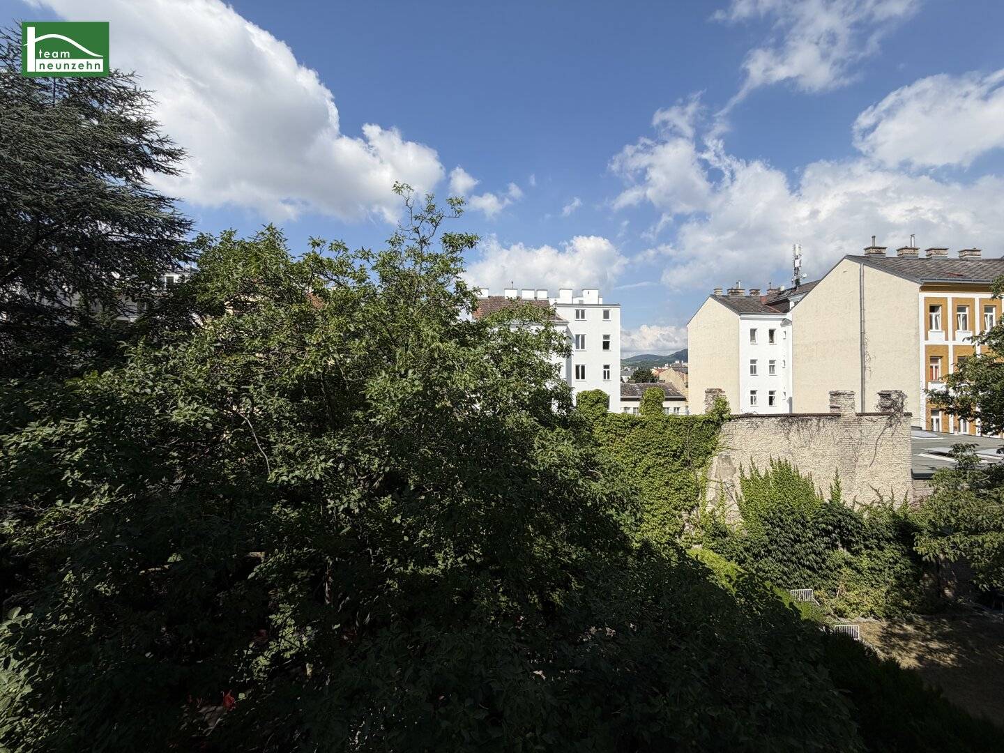 For project developers! Existing building with high vacancy and large development potential